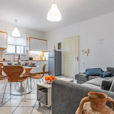 Easy Living La Canea