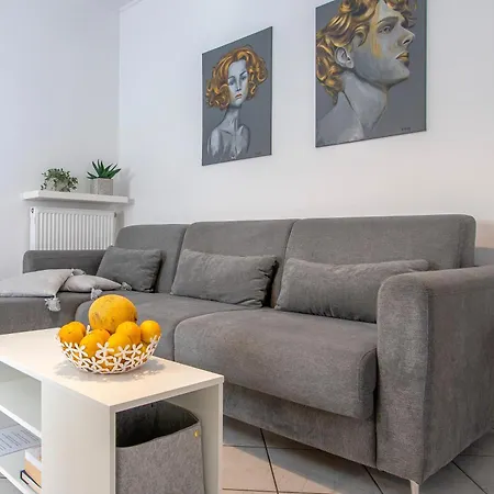 Easy Living Apartment *
