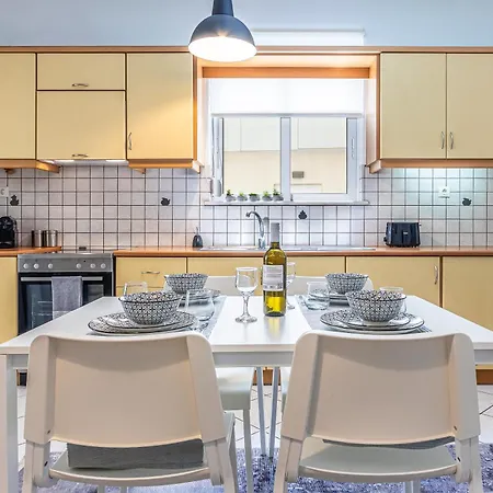 Easy Living * חאניה